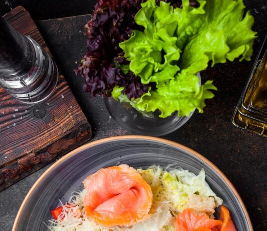 Крабовый салат с китайской капустой