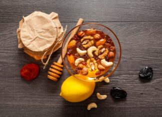 Кутья с изюмом и медом