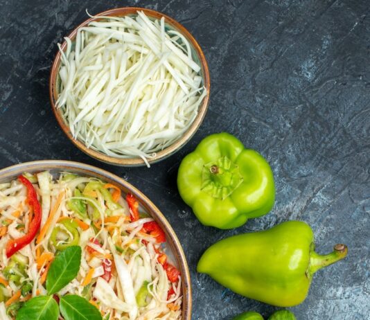 Капустный салат с перцем болгарским