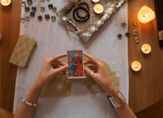 Гадание на Таро для понимания отношений