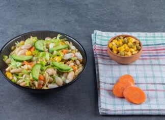 Корейский салат из кукурузы и моркови