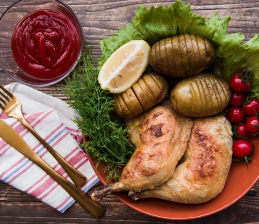 Курица с кабачками и картофелем в духовке