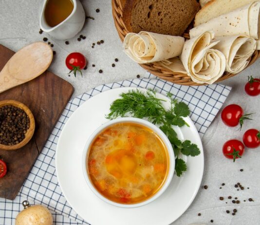 Овощной суп на курином бульоне