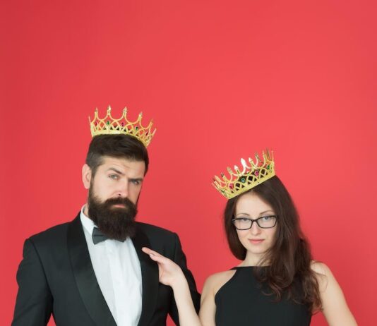 Перевернутый Король Кубков в отношениях