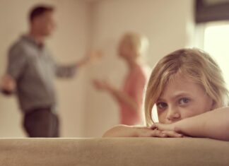 Родители: как распознать обидные слова и действия