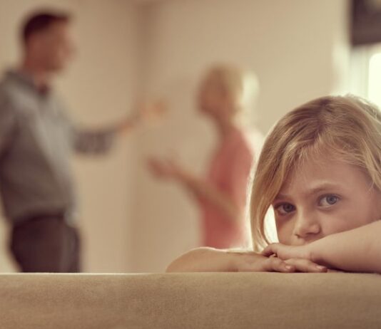 Родители: как распознать обидные слова и действия