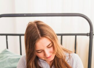 Что написать на открытке девушке