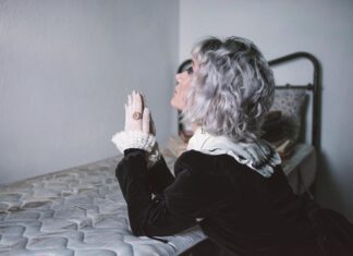 Страшная старуха во сне: толкование