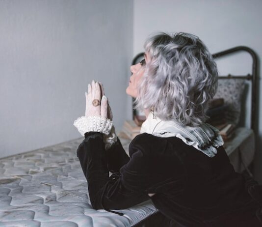 Страшная старуха во сне: толкование