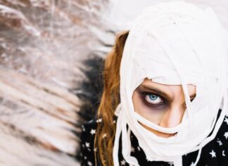 Кровь из глаз во сне: причины и лечение