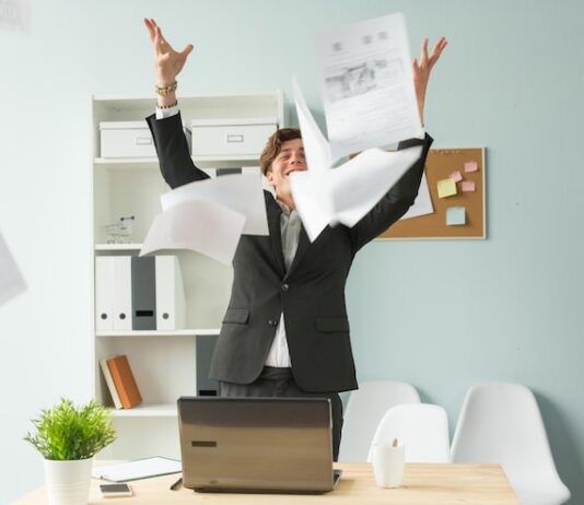 Шепоток от врагов на работе