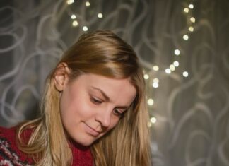 Таро: Стоит ли ему писать?