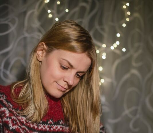 Таро: Стоит ли ему писать?