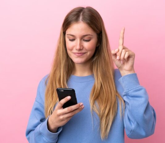 Запись имени Ксюша в телефоне