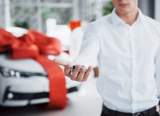 Поздравьте с покупкой авто: идеи и советы