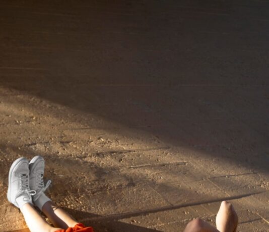 Бег по песку во сне: символы и тайны